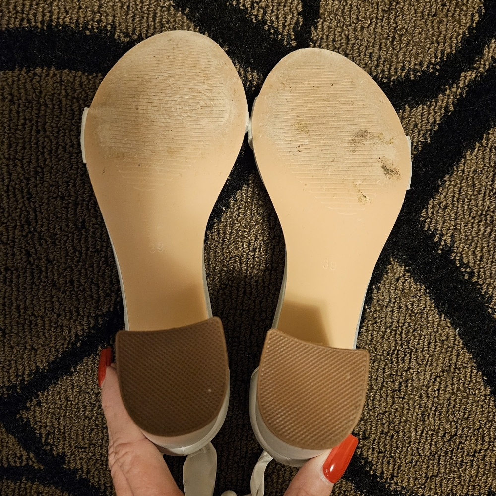White satin shoes - Picture 4 of 6